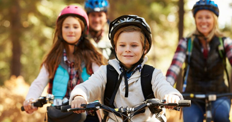 ویژگی‌های کلاه ایمنی دوچرخه سواری مناسب کودکان